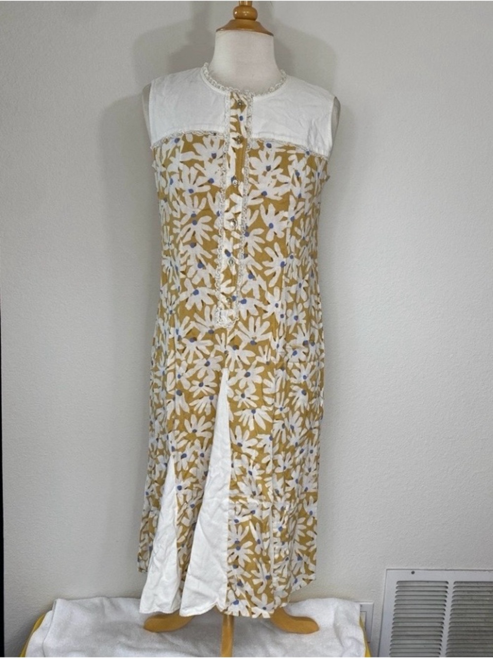 Vintage Womens Gold White Floral Sleeveless Pleated Button Midi Dress Size Small